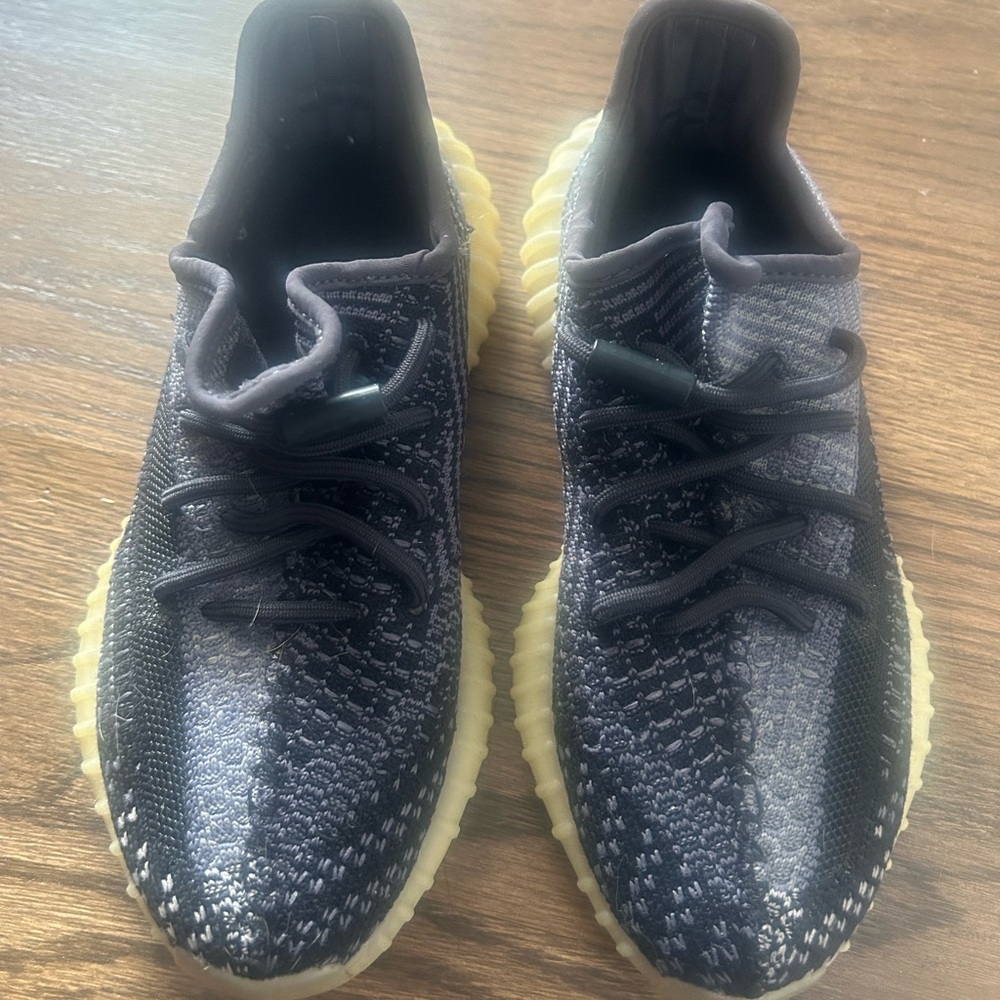 Yeezy carbon 350